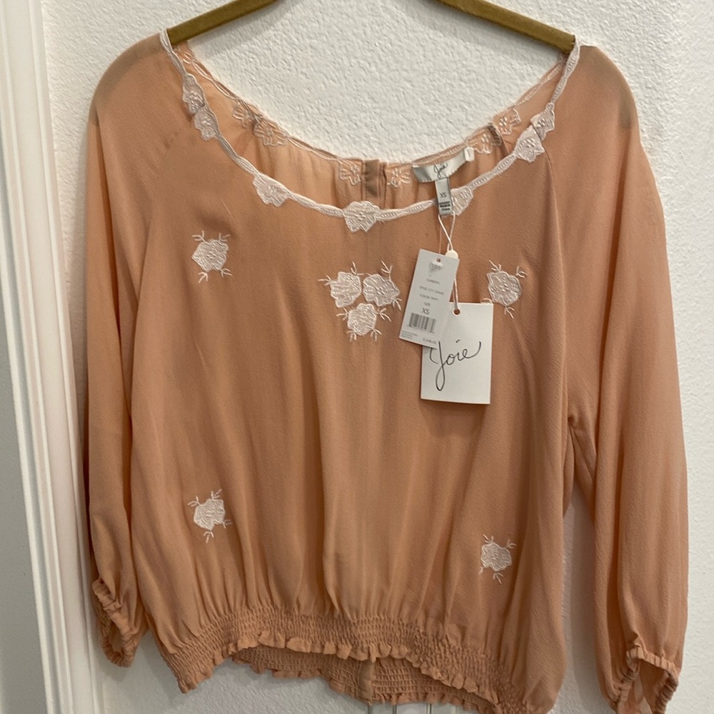 100% silk Joie vintage blouse New with Tags
So feminine…. Snap buttons on back